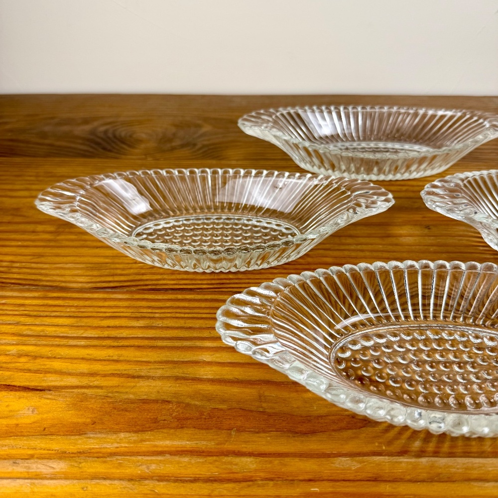 Vintage Clear Glass Dessert Bowls | Set of 4 Ribbed Oval Dishes | Mid-Century - Picture 9 of 10